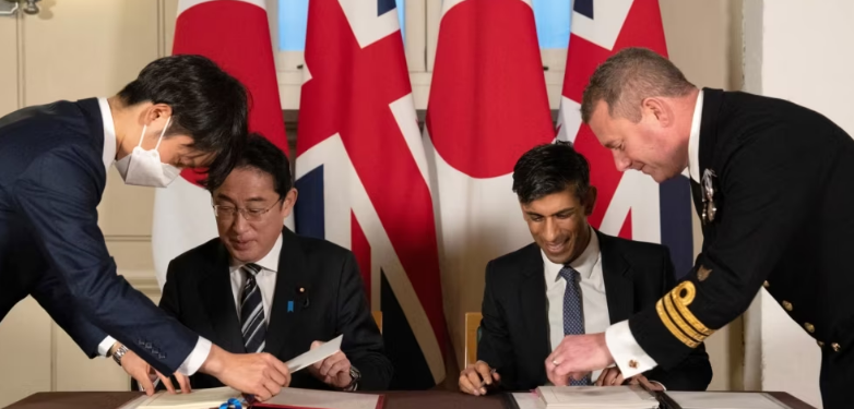 British Prime Minister Rishi Sunak and Japanese Prime Minister Fumio Kishida sign the Defense Treaty at the Tower of London, England