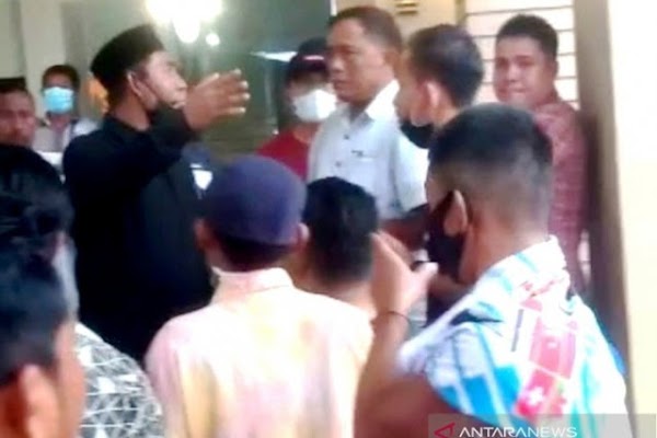 Warga Aceh Usir 39 TKA China yang Tak Bawa Visa Kerja 