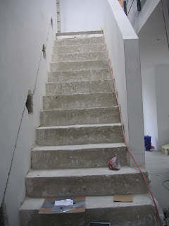 Beton Treppe in unfertigem Schalungszustand