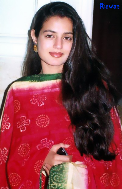 Amisha Patel Hd Wallpapers