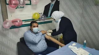 تطعيم أول الفرق الطبية بلقاح كورونا بمستشفي فاقوس بالشرقية