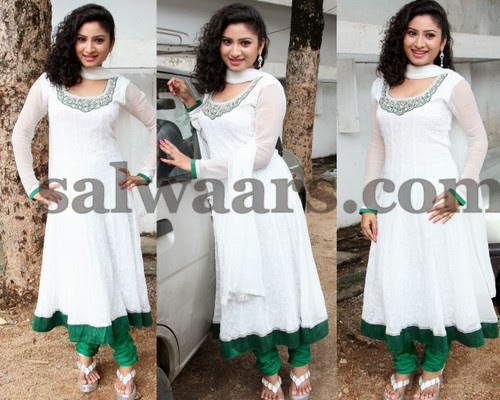 Vishnupriya Georgette Salwar