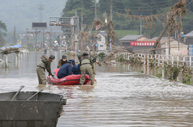 Piogge torrenziali in Giappone, almeno 19 vittime