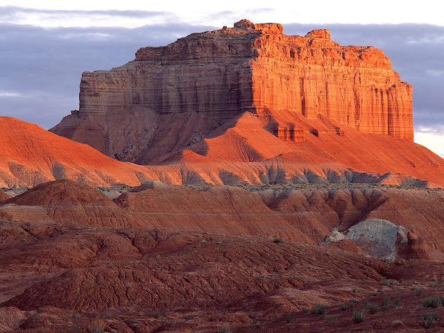 Wild Horse Butte at Sunrise, Goblin Valey State Park, Utah Wallpaper