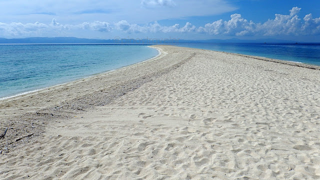 white sand sandbar Kalanggaman Island