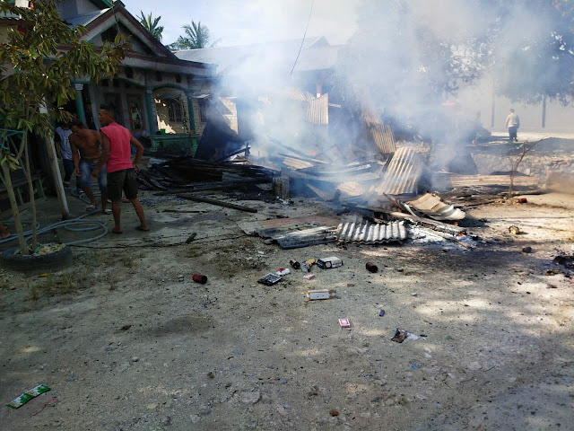 2 Unit Kios Terbakar Akibat Kompor Meledak di Pasar Kaget Koya Barat