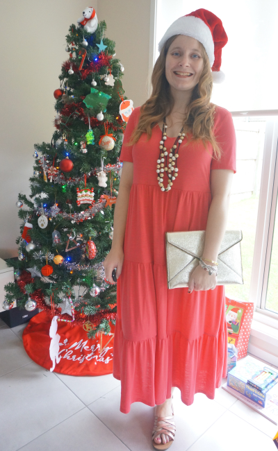 summer christmas day outfit kmart tiered dress santa hat gold envelope clutch sandals | awayfromblue