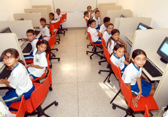 Resultado de imagem para escolas com banda larga brasil