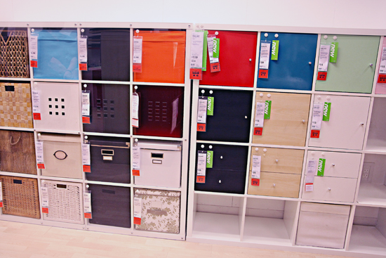 Ikeaのカラーボックスkallaxは扉 引出しアレンジで魅せる収納棚に