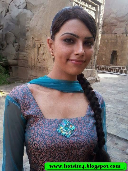 Se xy Desi Girls In Badroom 2014 | Pakistani Cute Girls 2014 | Pak Cute Ho-t Desi Maal 2014 | Pak Young Cute Girls HD Pic 2014