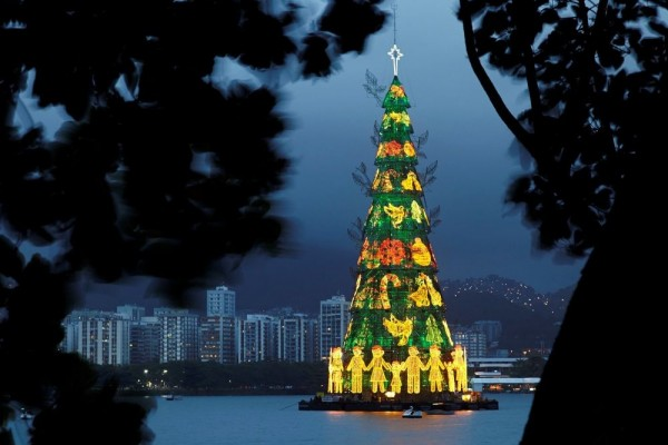 9 Wisata Pohon Natal Paling Indah Dan Unik di Dunia!