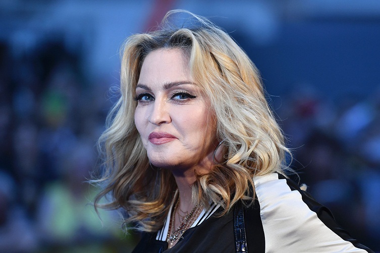 Terjemahan Lirik Lagu Living For Love ~ Madonna 