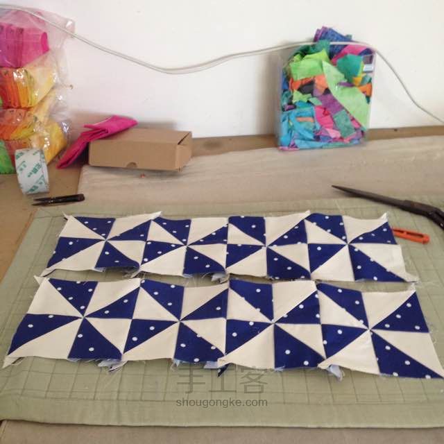 Patchwork Quilt "Windmill" of triangles.  DIY step-by-step