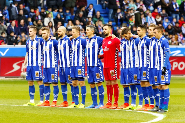 DEPORTIVO ALAVÉS. Temporada 2016-17. Vigaray, Katai, Laguardia, Marcos Llorente, Dani Torres, Pacheco, Alexis Ruano, Theo Hernández, Rubén Sobrino, Christian Santos y Nenad Krstičić. DEPORTIVO ALAVÉS 0 F. C. BARCELONA 6 Sábado 11/02/2017, 16:15 horas. Campeonato de Liga de 1ª División, jornada 22. Vitoria, Álava, estadio de Mendizorroza: 19.840 espectadores. GOLES: ⚽0-1: 37’, Luis Suárez. ⚽0-2: 40’, Neymar. ⚽0-3: 59’, Messi. ⚽0-4: 62’, Alexis, en propia puerta. ⚽0-5: 65’, Rakitic. ⚽0-6: 67’, Luis Suárez.