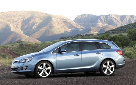 2011OpelAstraSportsTourerSide 2011 Opel Astra Sports Tourer Side