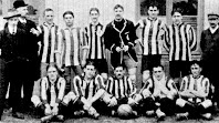 REAL SOCIEDAD DE FÚTBOL DE SAN SEBASTIÁN - San Sebastián, Guipúzcoa, España - Temporada 1909-10 - Equipo de la REAL SOCIEDAD que venció en Burdeos al Bordelais, en abril de 1910