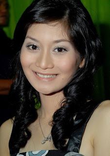 Ayu Pratiwi Cantik Dan Seksi [ www.BlogApaAja.com ]