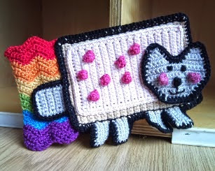 https://tokyotombola.wordpress.com/2011/05/17/crochet-pattern-nyan-cat-amigurumi-phone-cover/