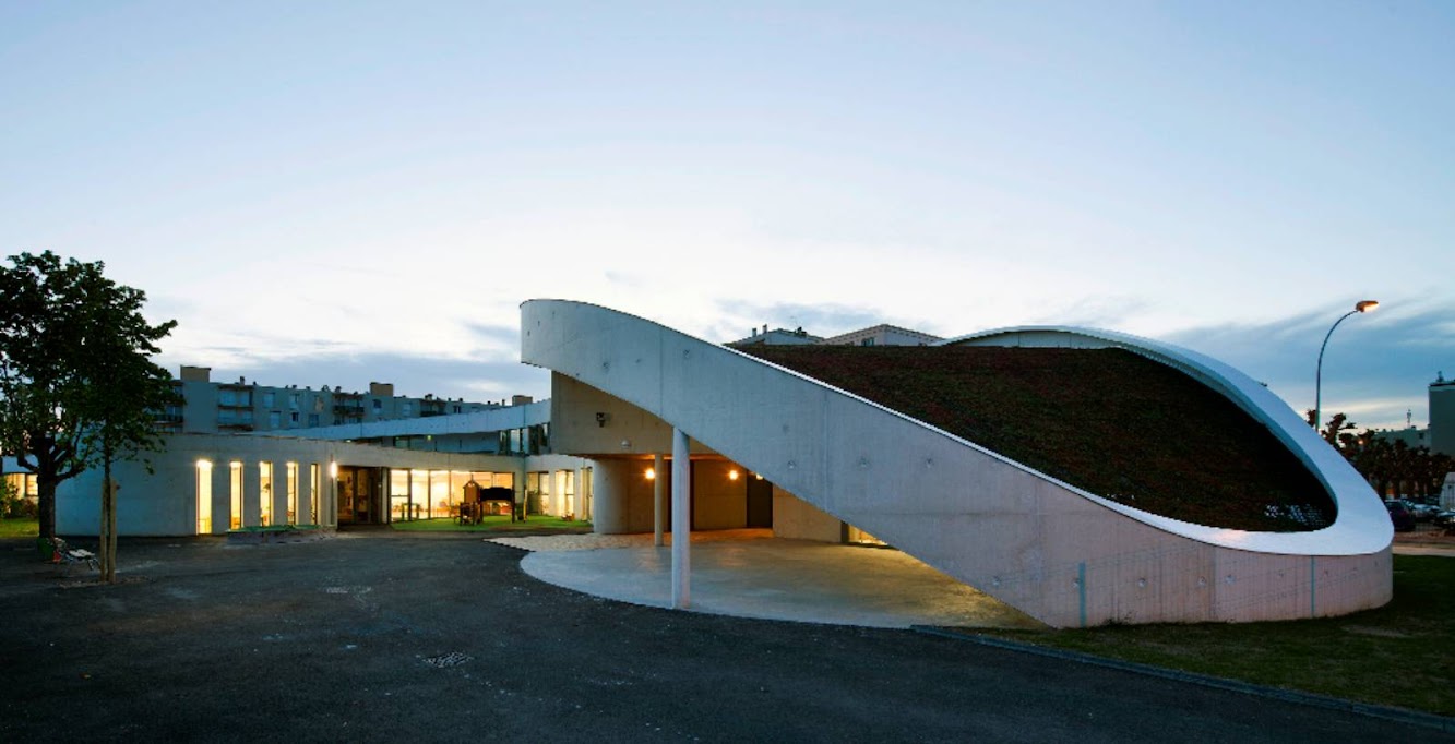 Montargis, Francia: ÉCole Jean-Moulin by Richard + Schoeller