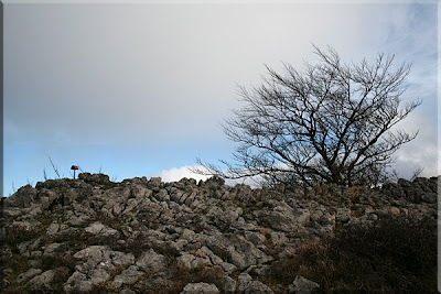 Buzón en la cima de Atxuri