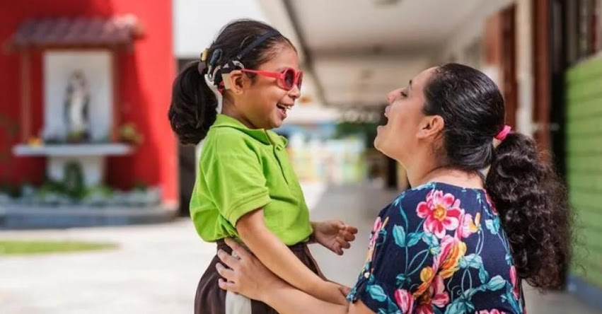 MINEDU capacitará a 900 docentes que atienden a estudiantes con sordoceguera