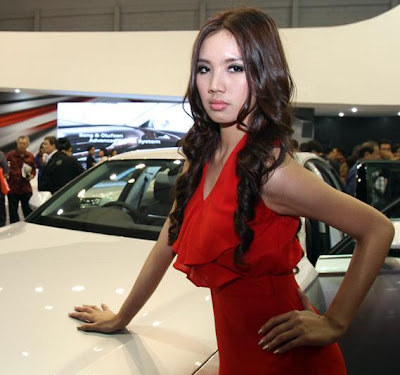 Gaya Rambut Model Cantik Wanita Motor Show ~ Berita Terkini