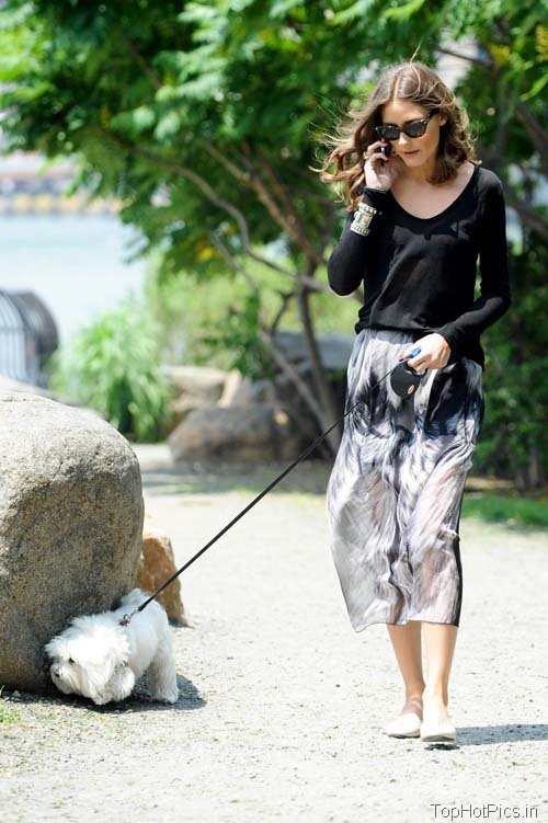 Olivia Palermo Hot Pics with Phone and Pet 2