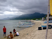 The beach of Laiya Aplaya. (the people)