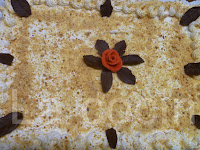 http://www.recetaspasoapaso.com/2011/04/tarta-milhojas-de-crema-y-merengue.html
