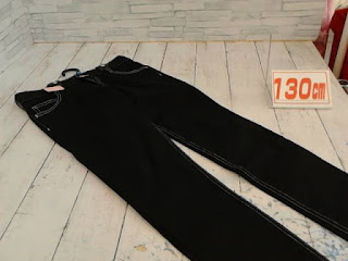 中古品　子供服　１３０ｃｍ　ブラック　ロングパンツ　４４０円