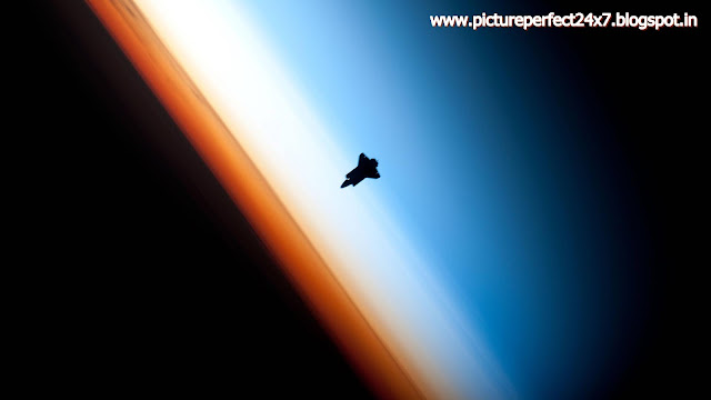 Space Shuttle in flight - HD