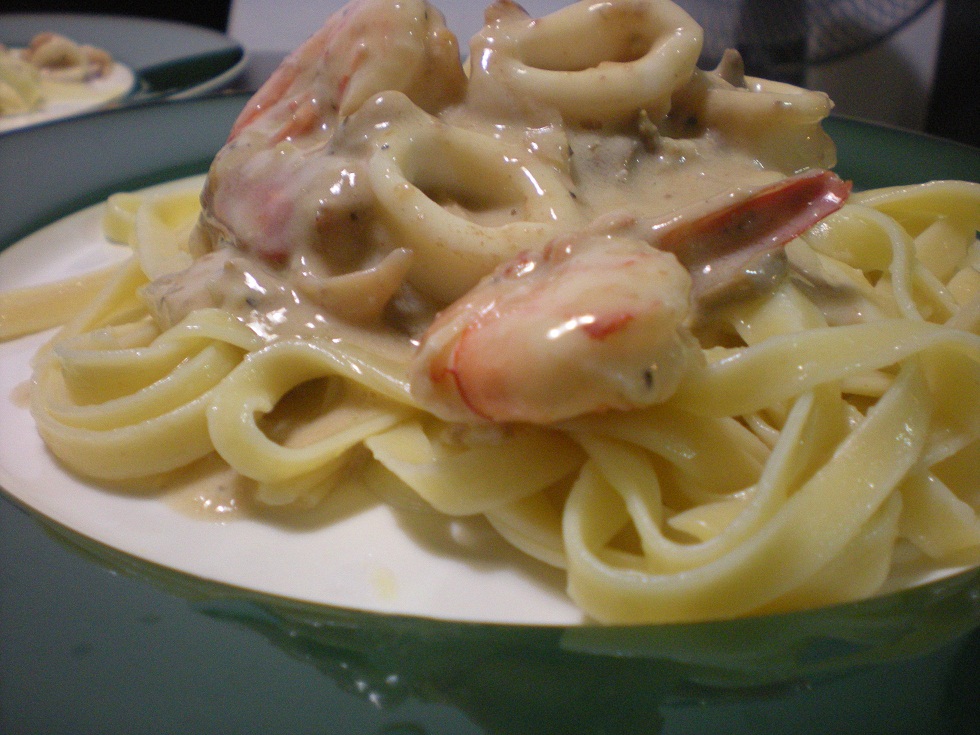 FETTUCCINE SEAFOOD CARBONARA