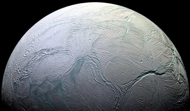 Tanda-tanda kehidupan muncul di bulan Saturnus