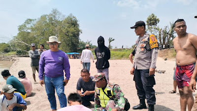 Bocah Umur 8 Tahun Tenggelam di Pantai Viral Kampung Tumbit Dayak, Pencarian Terus Dilakukan Oleh Babinsa