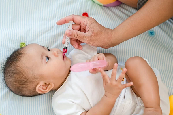 Χρήσιμες συμβουλές για να δώσουμε εύκολα και αποτελεσματικά σιρόπι (φάρμακο) στο μωρό μας όταν χρειαστεί