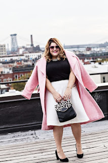 Ideas para combinar el color rosa en invierno. Moda para mujeres curvy