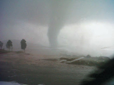 Angeblicher Tornado in Ficksburg, Südafrika zerstört 1000 Häuser und hinterlässt Verletzte - ein Todesfall gemeldet, 2011, aktuell, Off Topic, Oktober, Sturmschäden, Tornado, Tote Todesopfer