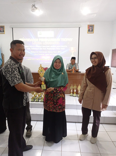 IRMA SMKN 1 Gabuswetan dapat 2 trophy dari lomba Dakwah dan content creator