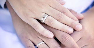 http://www.abusyuja.com/2020/07/kewajiban-istri-terhadap-suami-menurut-islam.html