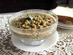 Sweet Green Bean Soup Recipe @ treatntrick.blogspot.com