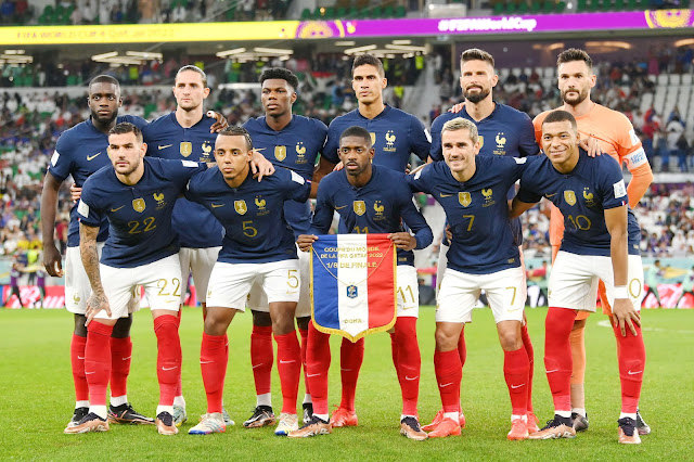 SELECCIÓN DE FRANCIA. Temporada 2022-23. Dayot Upamecano, Adrien Rabiot, Aurélien Tchouaméni, Raphäel Varane, Olivier Giroud, Hugo Lloris, Théo Hernández, Jules Koundé, Ousmane Dembélé, Antoine Griezmann, Kylian Mbappé. SELECCIÓN DE FRANCIA 3 SELECCIÓN DE POLONIA 1 Domingo 04/12/2022, 16:00 horas. XXII Copa Mundial de fútbol de la FIFA Catar 2022, octavos de final. Doha, Catar, estadio Al Zumama: 40.989 espectadores. GOLES: ⚽1-0: 44’, Olivier Giroud. ⚽2-0: 74’, Kylian Mbappé. ⚽3-0: 90+1’, Kylian Mbappé. ⚽3-1: 90+9’, Robert Lewandowski, de penalti.