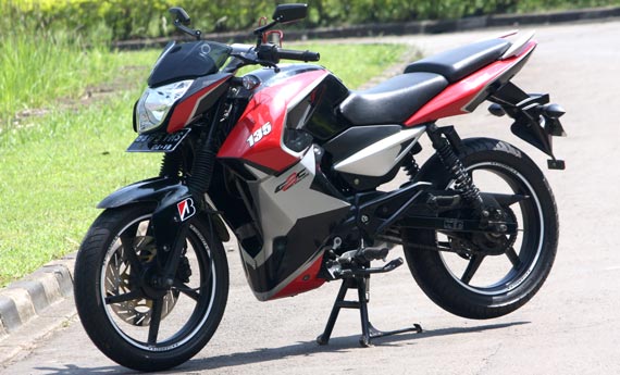 Modifikasi Bajaj Pulsar 135 LS Fairing Sport title=