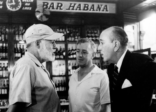 Alec Guines, Ernest Hemingway y Noel Coward