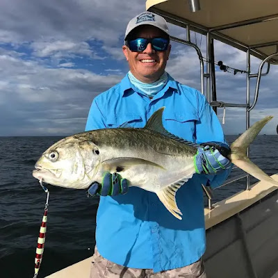 tying_a_fishing_hook