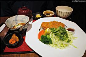 Tonkatsu Set con Salsa Ponzu y Rábano Rallado en Ootoya, Nueva York 