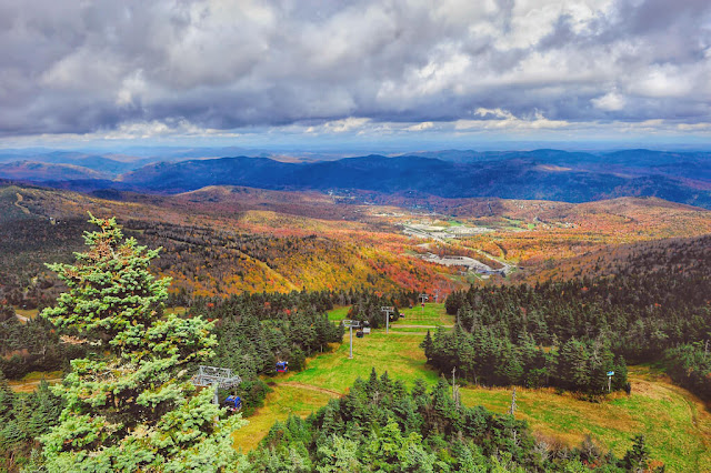 The fall foliage view from the top of Killington Peak in Vermont