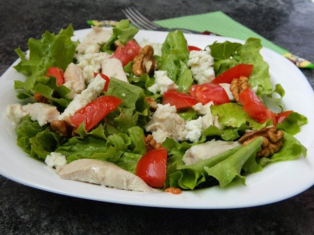 Salata cu piept de pui branza feta