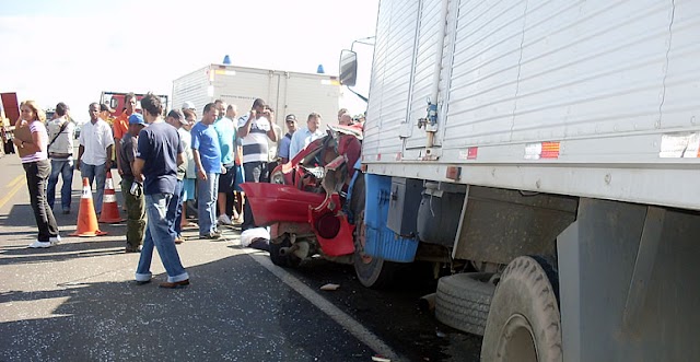 Morre advogado Henrique Regis em acidente de trânsito na BR-101, na tarde desta quinta-feira