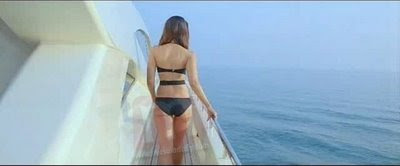 Bollywood new movie Kambakkht Ishq bikini scans for Kareena Kapoor and Amrita arora