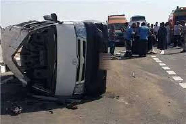 إصابة 3 أشخاص في حادث انقلاب سيارة ميكروباص على طريق الكوامل بسوهاج